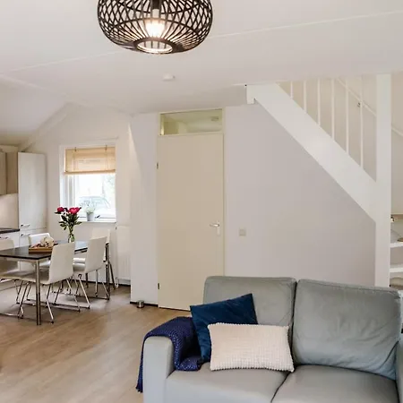 Дом отдыха Charmante Woning Met Grote Prive Tuin 6p - Vp116 *