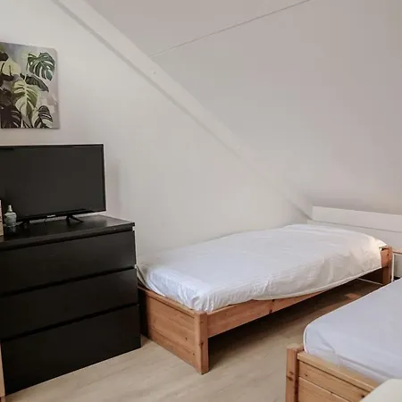 Charmante Woning Met Grote Prive Tuin 6p - Vp116 Hoeven